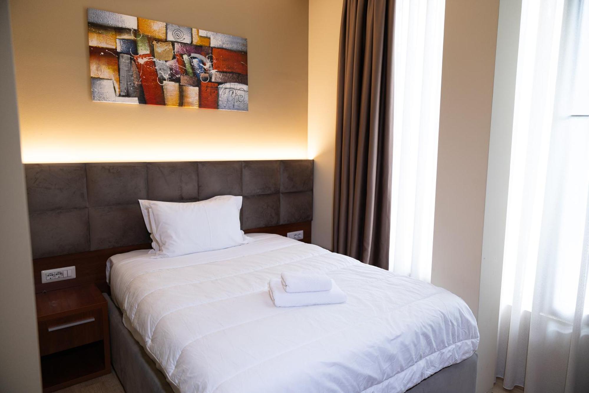 4R Colombo Hotel ティラナ エクステリア 写真