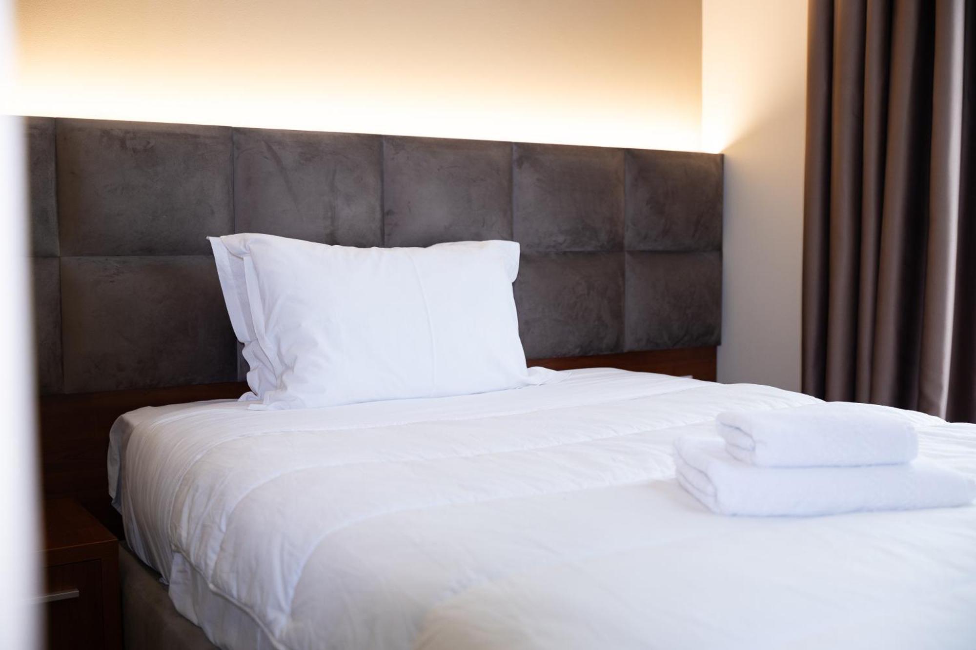 4R Colombo Hotel ティラナ エクステリア 写真
