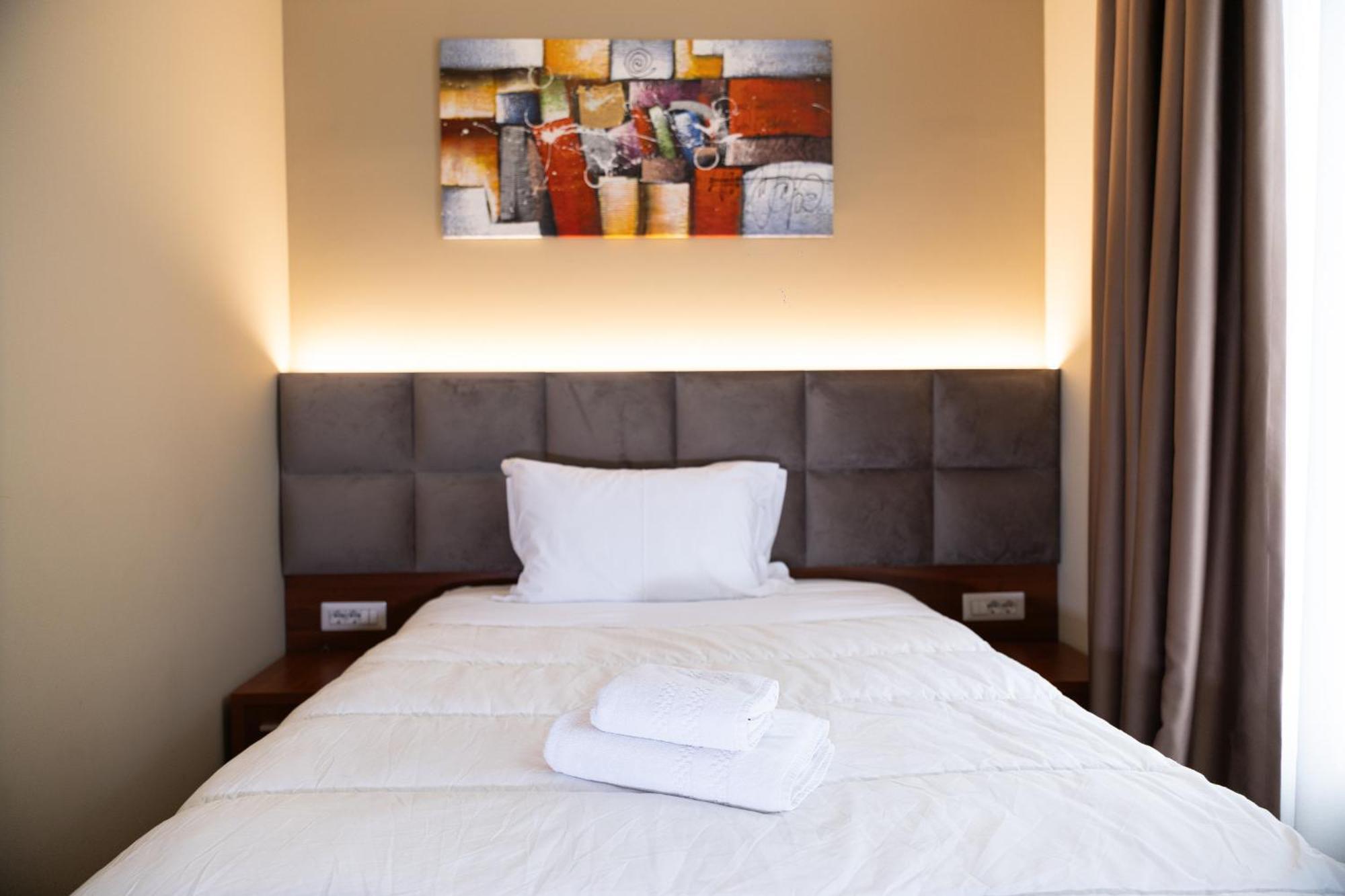 4R Colombo Hotel ティラナ エクステリア 写真